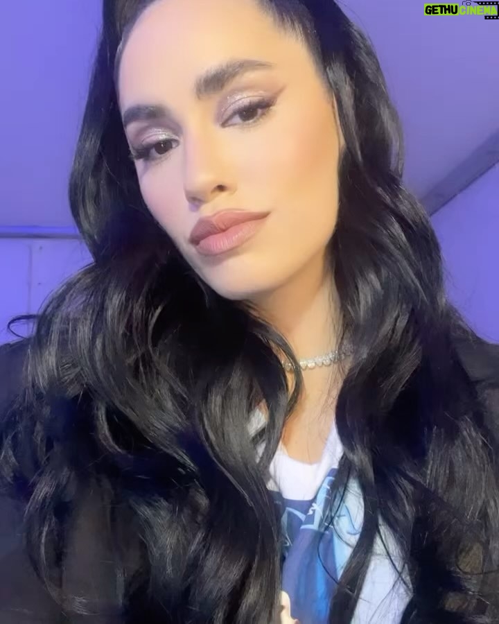 Lali Espósito Instagram - En mi cuarto una Rave Con Four to the floor...