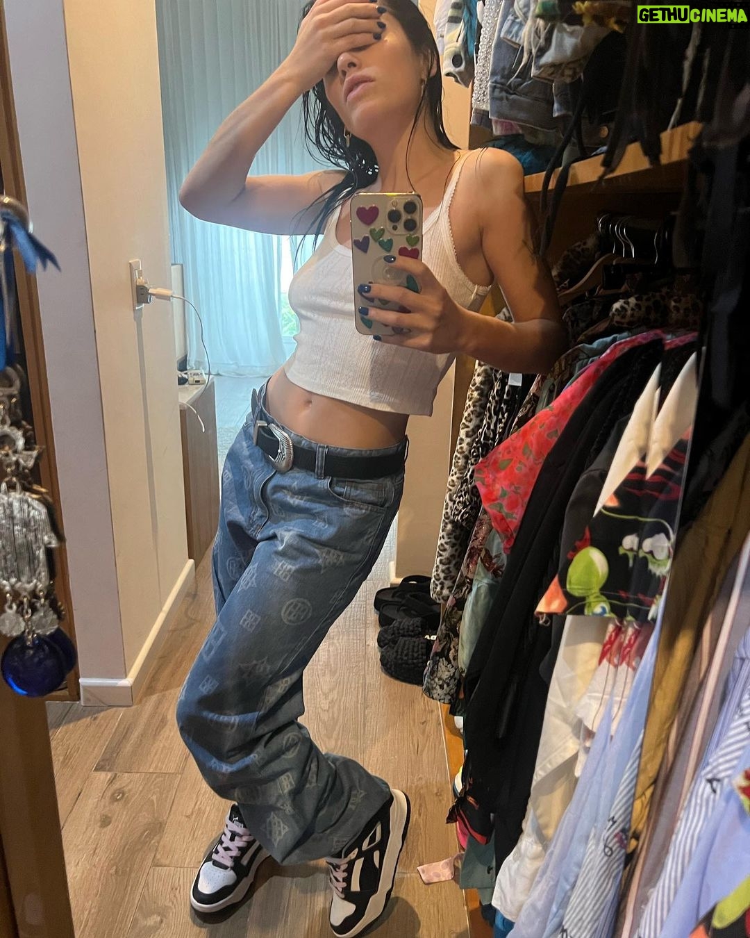 Lali Esp贸sito Instagram - Entre rodajes, ensayos , bailes y maternidad gatuna馃