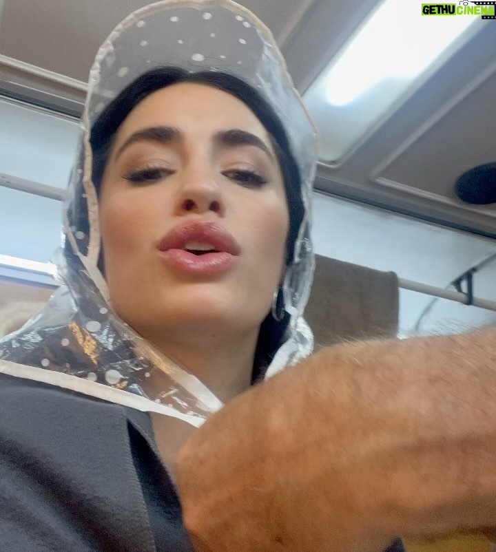 Lali Esp贸sito Instagram - Un random del random del rodaje rodando random...馃珷