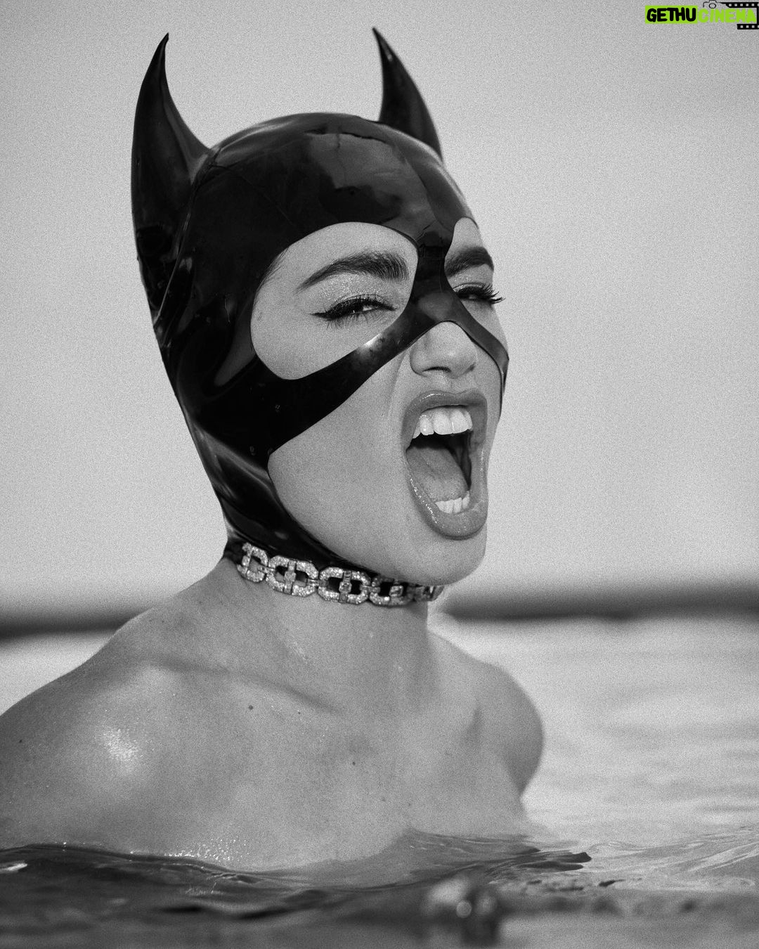 Lali Espósito - 707.7K Likes - Una gata por los tejados madrileños 🐈⬛😏🔥
@schonmagazine