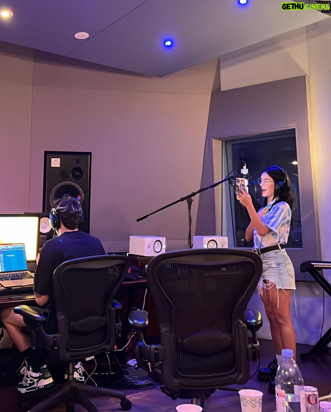 Lali Esp贸sito Instagram - Un poco de estudio Un poco de cumple Y mucho amor馃