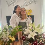 Lali Espósito Instagram - Quiero agradecer toooodo el amor que estoy recibiendo hoy y TODOS los días🥰 Desde muy muy muy niña que siento el cariño y la empatía de muchossss conmigo y con lo que hago! Me siento poderosa y enérgica pero también aprendiendo a ser vulnerable y a ir más hacia adentro... así son los treintis no? Estoy rodeada de amor sincero Amor del bueno! GRACIAS 💖💖💖💖💖💖💖💖💖💖 Les dejo estas fotitos mías, de mi hijo gatito Villano y de la más importante de todas que es mi mamita que me dio la life! Besos y amor para todxs !