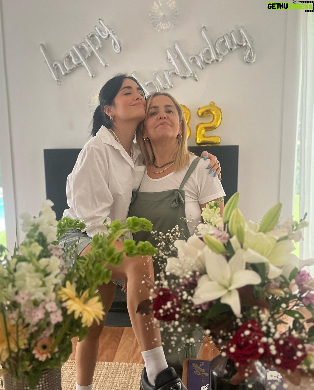 Lali Espósito - 708.3K Likes - Quiero agradecer toooodo el amor que estoy recibiendo hoy y TODOS los días🥰
Desde muy muy muy niña que siento el cariño y la empatía de muchossss conmigo y con lo que hago! Me siento poderosa y enérgica pero también aprendiendo a ser vulnerable y a ir más hacia adentro... así son los treintis no?
Estoy rodeada de amor sincero Amor del bueno! GRACIAS
💖💖💖💖💖💖💖💖💖💖
Les dejo estas fotitos mías, de mi hijo gatito Villano y de la más importante de todas que es mi mamita que me dio la life!
Besos y amor para todxs !