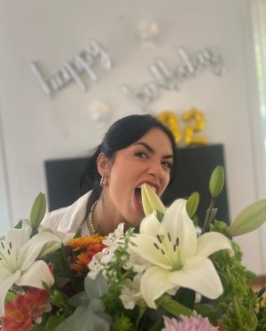 Lali Espósito Instagram - Quiero agradecer toooodo el amor que estoy recibiendo hoy y TODOS los días🥰

Desde muy muy muy niña que siento el cariño y la empatía de muchossss conmigo y con lo que hago! Me siento poderosa y enérgica pero también aprendiendo a ser vulnerable y a ir más hacia adentro... así son los treintis no? 
Estoy rodeada de amor sincero Amor del bueno! GRACIAS 
💖💖💖💖💖💖💖💖💖💖

Les dejo estas fotitos mías, de mi hijo gatito Villano y de la más importante de todas que es mi mamita que me dio la life!
Besos y amor para todxs !
