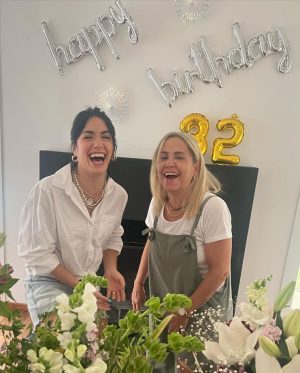 Lali Espósito Instagram - Quiero agradecer toooodo el amor que estoy recibiendo hoy y TODOS los días🥰

Desde muy muy muy niña que siento el cariño y la empatía de muchossss conmigo y con lo que hago! Me siento poderosa y enérgica pero también aprendiendo a ser vulnerable y a ir más hacia adentro... así son los treintis no? 
Estoy rodeada de amor sincero Amor del bueno! GRACIAS 
💖💖💖💖💖💖💖💖💖💖

Les dejo estas fotitos mías, de mi hijo gatito Villano y de la más importante de todas que es mi mamita que me dio la life!
Besos y amor para todxs !