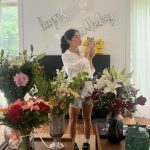Lali Espósito Instagram - Quiero agradecer toooodo el amor que estoy recibiendo hoy y TODOS los días🥰 Desde muy muy muy niña que siento el cariño y la empatía de muchossss conmigo y con lo que hago! Me siento poderosa y enérgica pero también aprendiendo a ser vulnerable y a ir más hacia adentro... así son los treintis no? Estoy rodeada de amor sincero Amor del bueno! GRACIAS 💖💖💖💖💖💖💖💖💖💖 Les dejo estas fotitos mías, de mi hijo gatito Villano y de la más importante de todas que es mi mamita que me dio la life! Besos y amor para todxs !