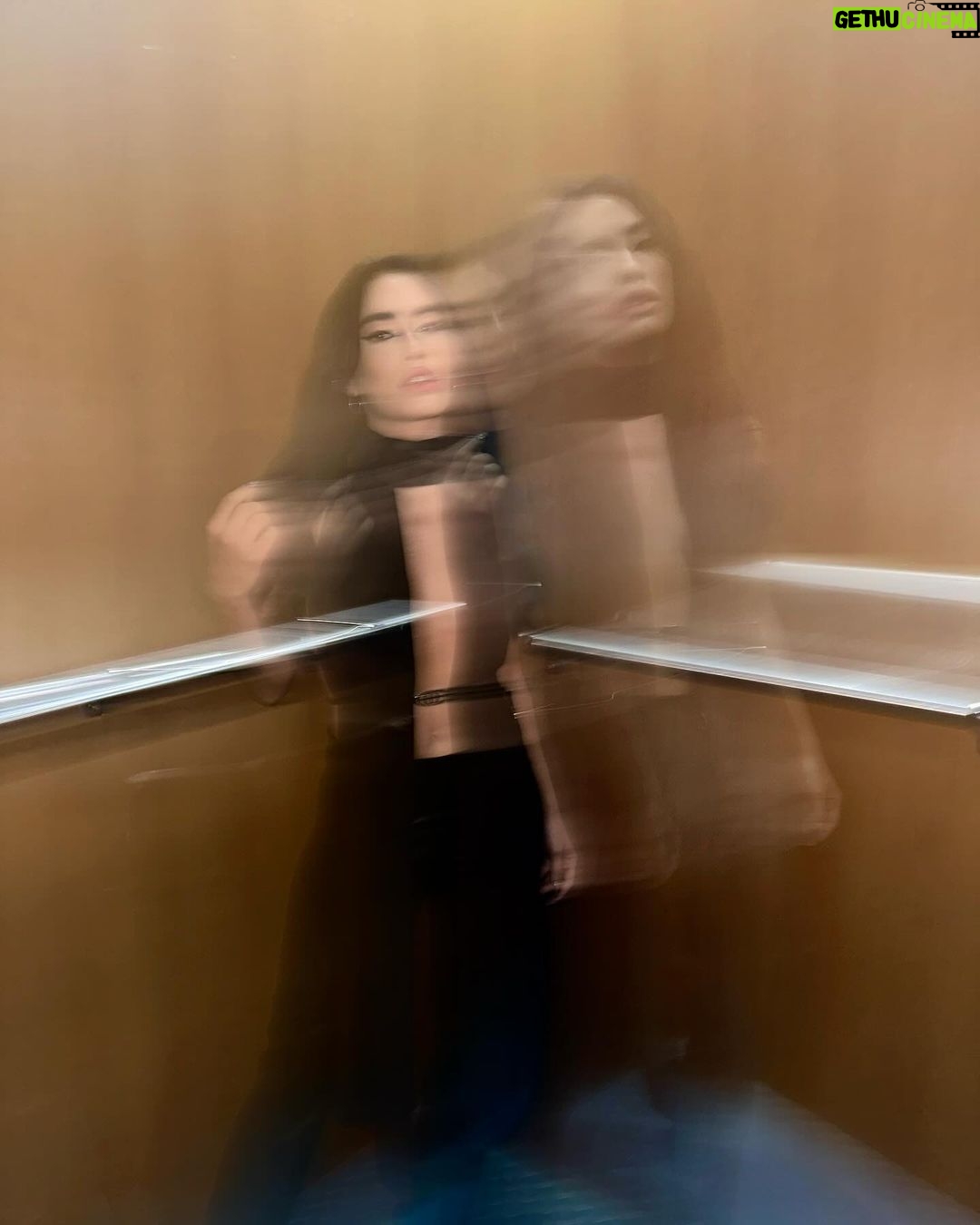 Lali Espósito - 598.3K Likes - Disciplinando un poco el Alma♥️
Gracias @nicki.nicole por invitarme a tu fiesta!
Te admiro y te quieroooooo Preciosura🤍