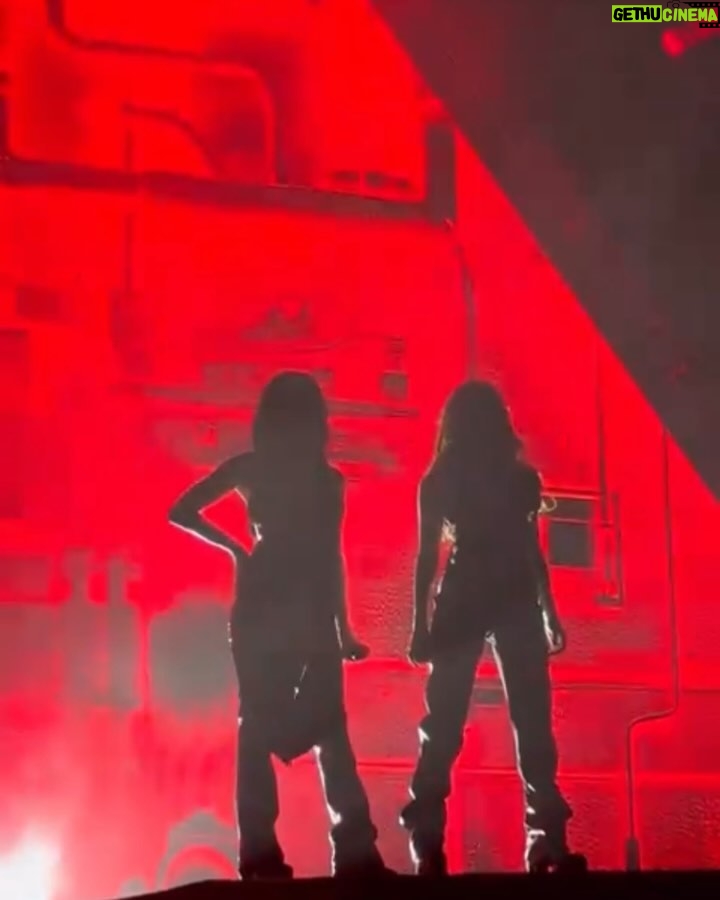 Lali Espósito - 598.3K Likes - Disciplinando un poco el Alma♥️
Gracias @nicki.nicole por invitarme a tu fiesta!
Te admiro y te quieroooooo Preciosura🤍