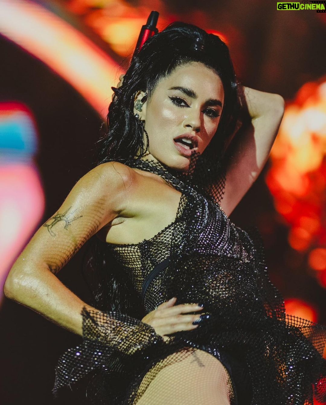 Lali Espósito - 619.7K Likes - Con amor o nada ♥️