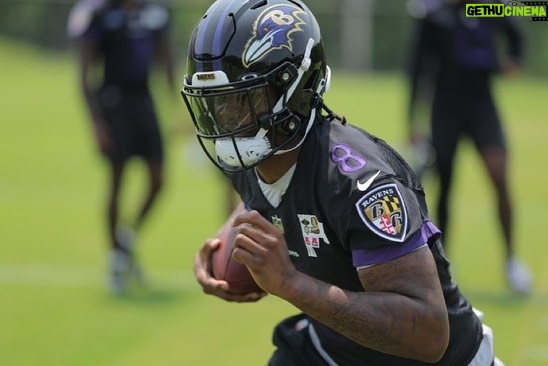 Lamar Jackson Instagram - Feels Gr8 to be back on that grassland🪖 #Truzz