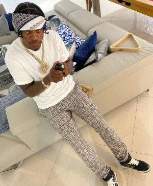 Lamar Jackson Instagram - Broward type 💩💫

#TRUZZ🧟‍♂️🎯