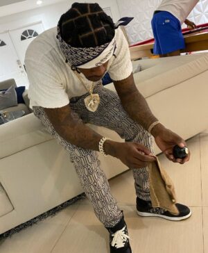 Lamar Jackson Instagram - Broward type 💩💫

#TRUZZ🧟‍♂️🎯