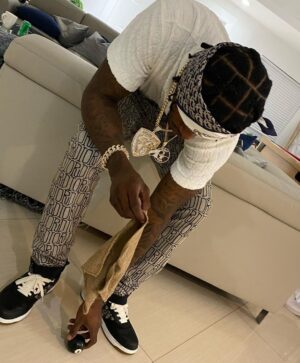 Lamar Jackson Instagram - Broward type 💩💫

#TRUZZ🧟‍♂️🎯