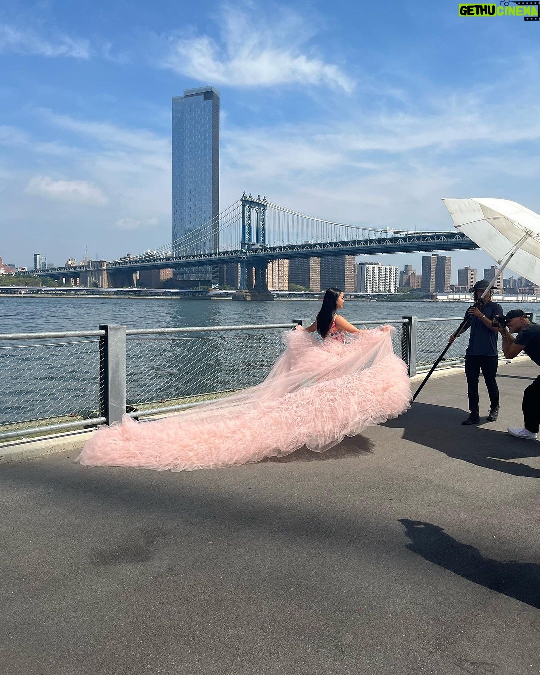 Lana Condor Instagram - Moments from the past week that made me v happy 🥹 Manhattan, New York
