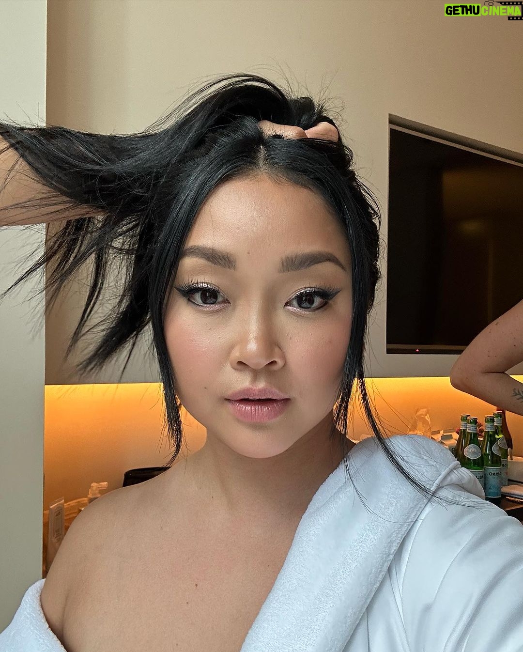 Lana Condor Instagram - It’s giving: @adeam !!! It’s giving: sisters reunite @annacathcart!!! It’s giving: girl dinner!!! Its giving: face, love, strut, bling bling !!! All the things!!! Manhattan, New York