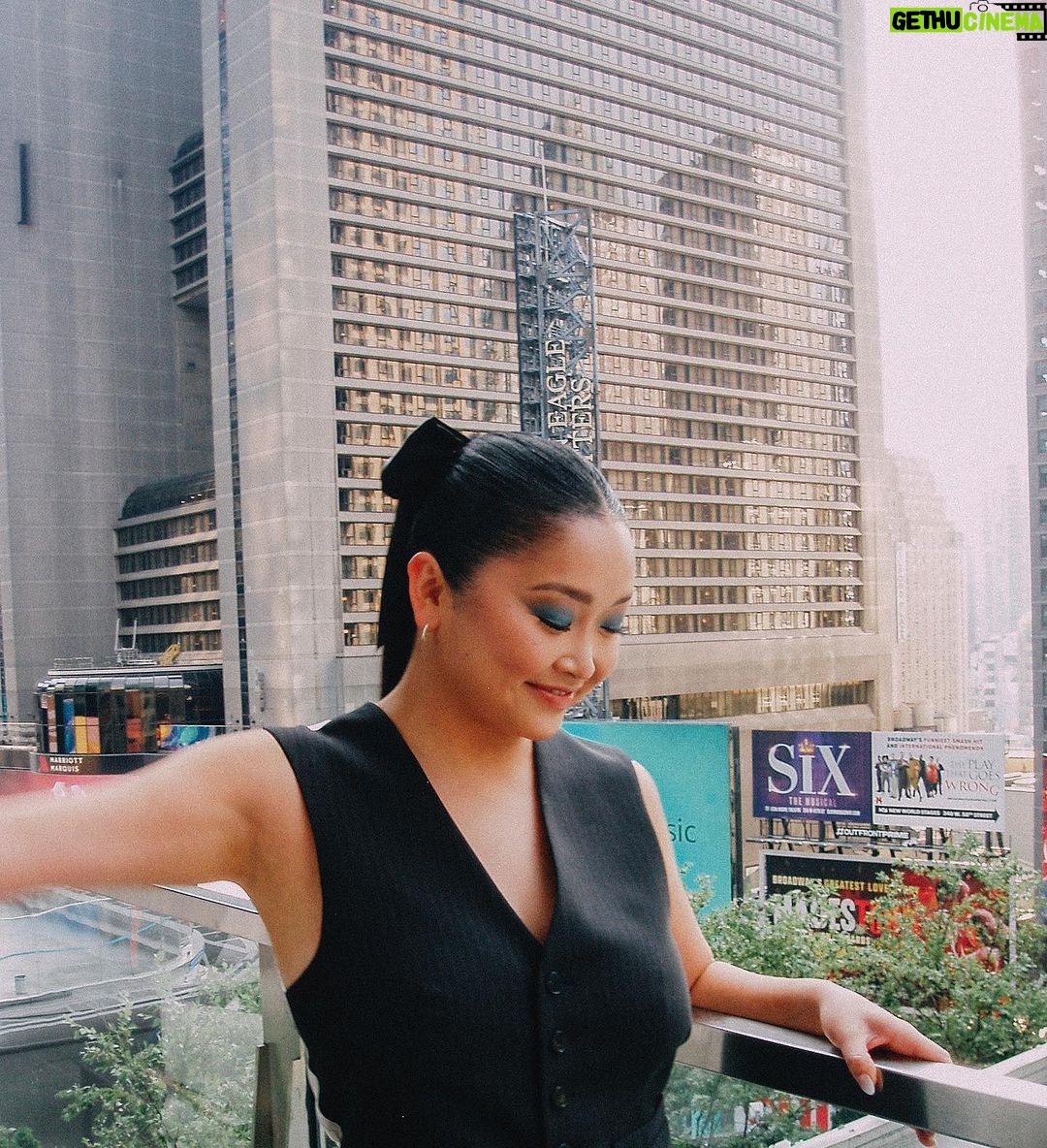 Lana Condor Instagram - J'adore as seen by Jean-Michel Othoniel @dior @diorbeauty 🖤 Brooklyn Botanic Garden