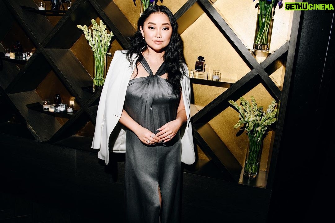 Lana Condor Instagram - A night out in NY with my forever date & @armanibeauty for their new #ArmaniMyWay parfum #Armanibeauty #IamWhatILive #ad 💕 Manhattan, New York