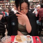 Lana Condor Instagram – This post has one purpose only: a freaking LOVE LETTER TO THE BEST BURGER (& mac) IVE EVER HAD, in Paris. … you guys don’t understand… it was simply perfect. Swipe for video shock 🍔 Dinand par Ferdi