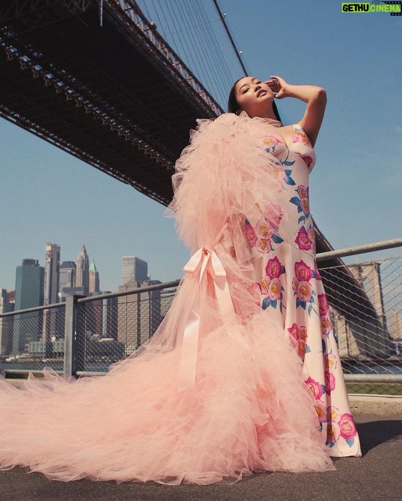 Lana Condor Instagram - What an absolutely dream working with my dear @rodarte friends, to bring Rodarte’s Spring/ Summer 2024 Portrait Series, to the Manhattan skyline 🩰🌸🥹! Thank you always @kateandlauramulleavy, and bravo to the incredible 📸: @toddccole || @nyfw Brooklyn Bridge
