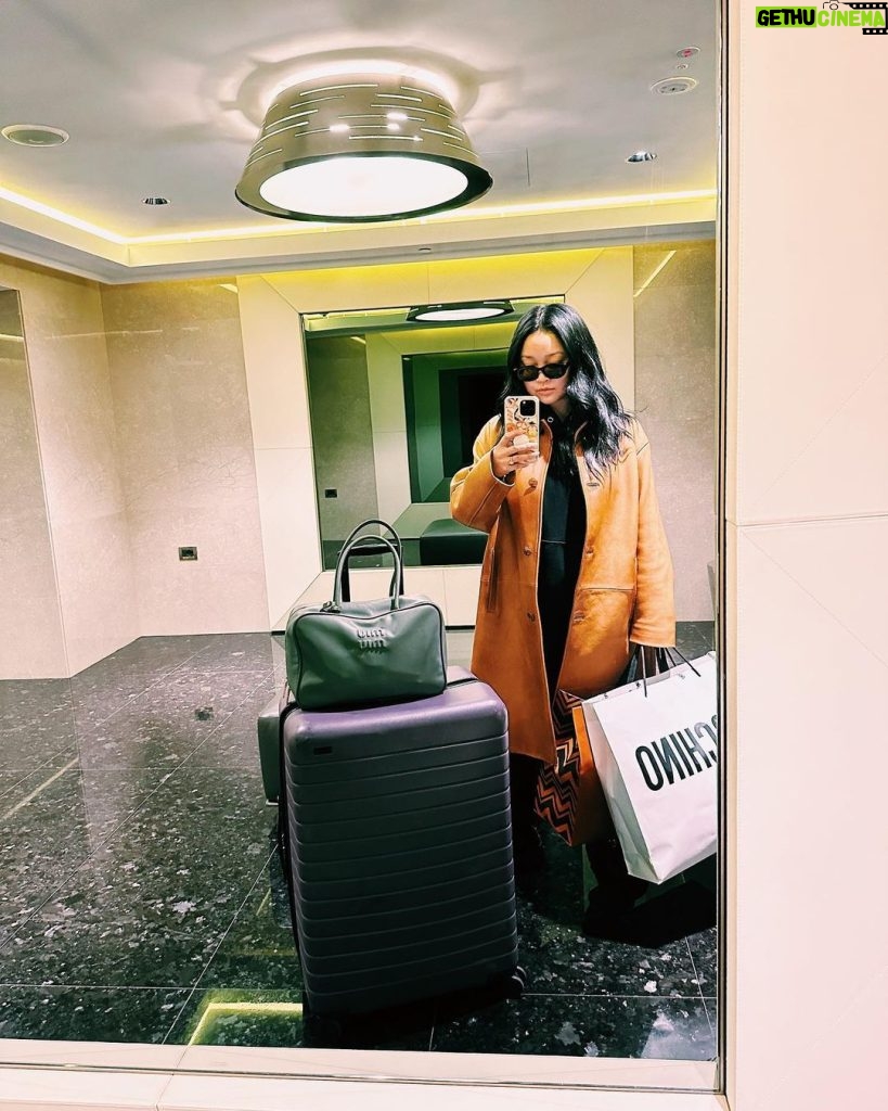Lana Condor Instagram - Vibes, noms, flowers, mirror pics & teddybear awaits you… 🧚🏽‍♂️🍝🪞🌸🛶🧸