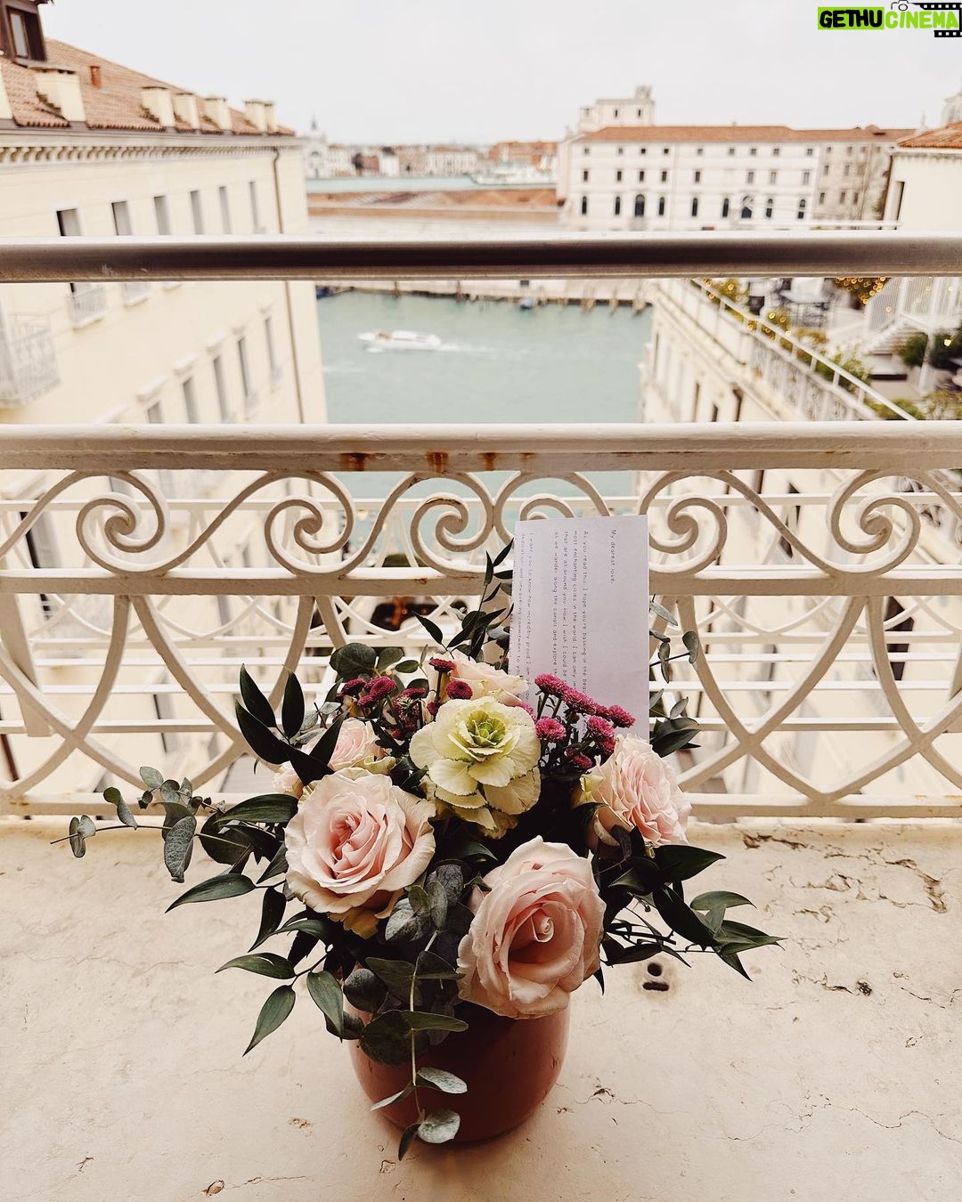 Lana Condor Instagram - Vibes, noms, flowers, mirror pics & teddybear awaits youβ¦ π§π½ββοΈππͺπΈπΆπ§Έ