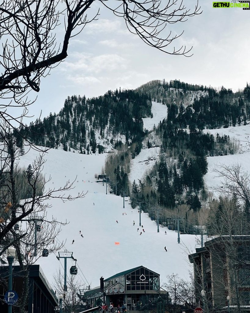 Lana Condor Instagram - Happy New Year my friends 🎀 Aspen, Colorado