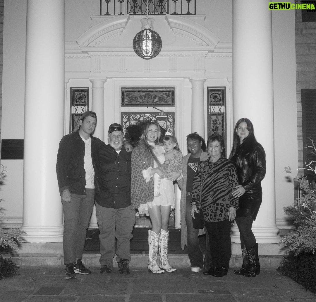 Lana Del Rey Instagram - Family at Graceland ❤️🤍