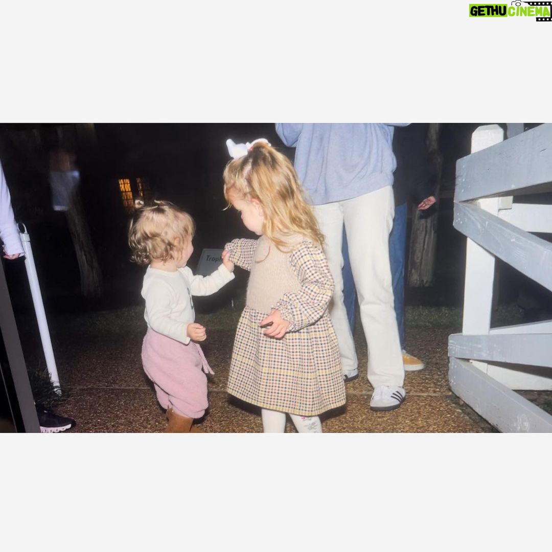 Lana Del Rey Instagram - ๐๐ฝ ๐๐ธ๐พ๐ต๐ญ ๐ซ๐ฎ ๐ช ๐ซ๐ต๐พ๐ฎ ๐๐ฑ๐ป๐ฒ๐ผ๐ฝ๐ถ๐ช๐ผ ๐๐ฒ๐ฝ๐ฑ๐ธ๐พ๐ฝ ๐๐ธ๐พ ๐ญ๐ธ๐๐ท ๐ฑ๐ฎ๐ป๐ฎ ๐ฒ๐ท ๐๐ฎ๐ถ๐น๐ฑ๐ฒ๐ผ! I just know youโre gonna have the best time tuning into Christmas at Graceland, there are so many different surprises and performances coming your way โ weโve been running around Memphis and Riley has been kind enough to let the kids run all around the yard. Itโs been a blast, watching Phoenix, hold hands with her daughter Tupelo, it feels like nothing short of magic. There are gonna be so many different performances, and you know you can count on me to more than likely have the one somber one, so iโve got you covered with that ๐ but really, Iโm excited to see it all come together and so grateful for everybody whos been so generous to have our family come from all over to hear me sing and visit with the their family. Itโs going to be a fun night of TV โ with the Rockefeller Christmas tree lighting, live at 8 PM beforehand :-) See u soon โค๏ธ