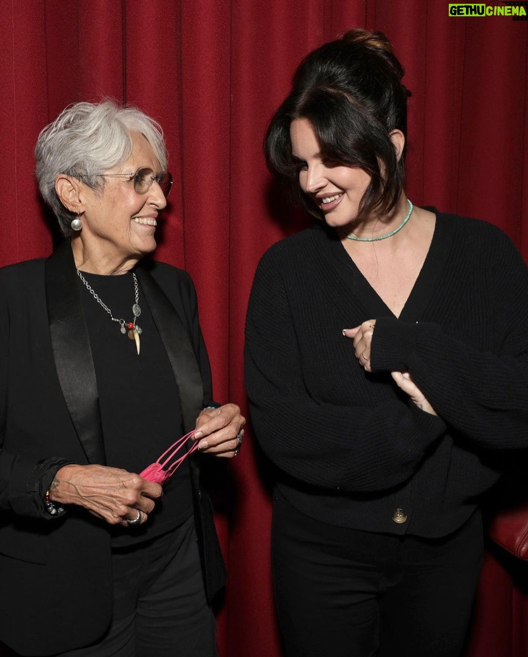 Lana Del Rey Instagram - Sometimes you just get lucky. Lucky enough to interview Joan Baez 💣 our family loves your beautiful family, Joan. The vulnerability you reveal in the film truly is a form of activism in its own way. And Karen! This film that you helped produce and make happen and the laughter we had that day will truly be treasured by me and chuck. I was barely back in California for a minute, and look how we hit the ground running.