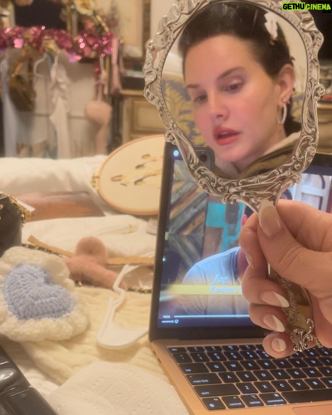 Lana Del Rey - 3.3 Million Likes - CoreCore
labels & the Lord
Thank u for my beautiful presentsss