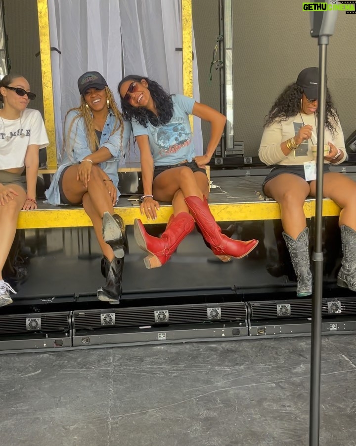 Lana Del Rey Instagram - Treating those sound checks like a full on 3 hour rehearsal space