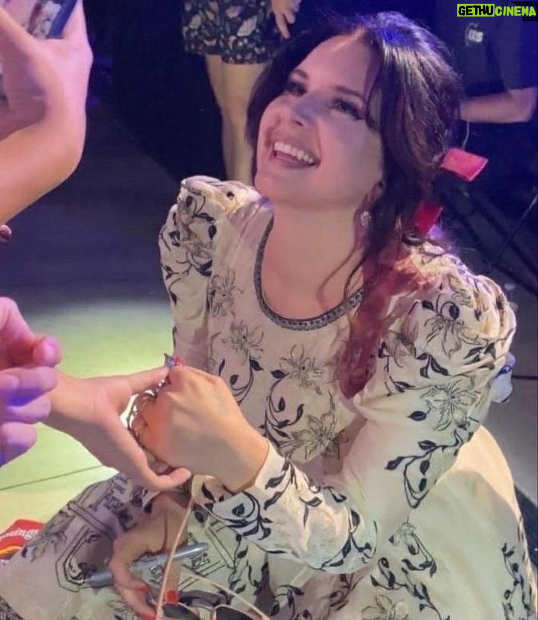 Lana Del Rey Instagram - Thank u. See u tonight Tampa and then Mississippi ❤️