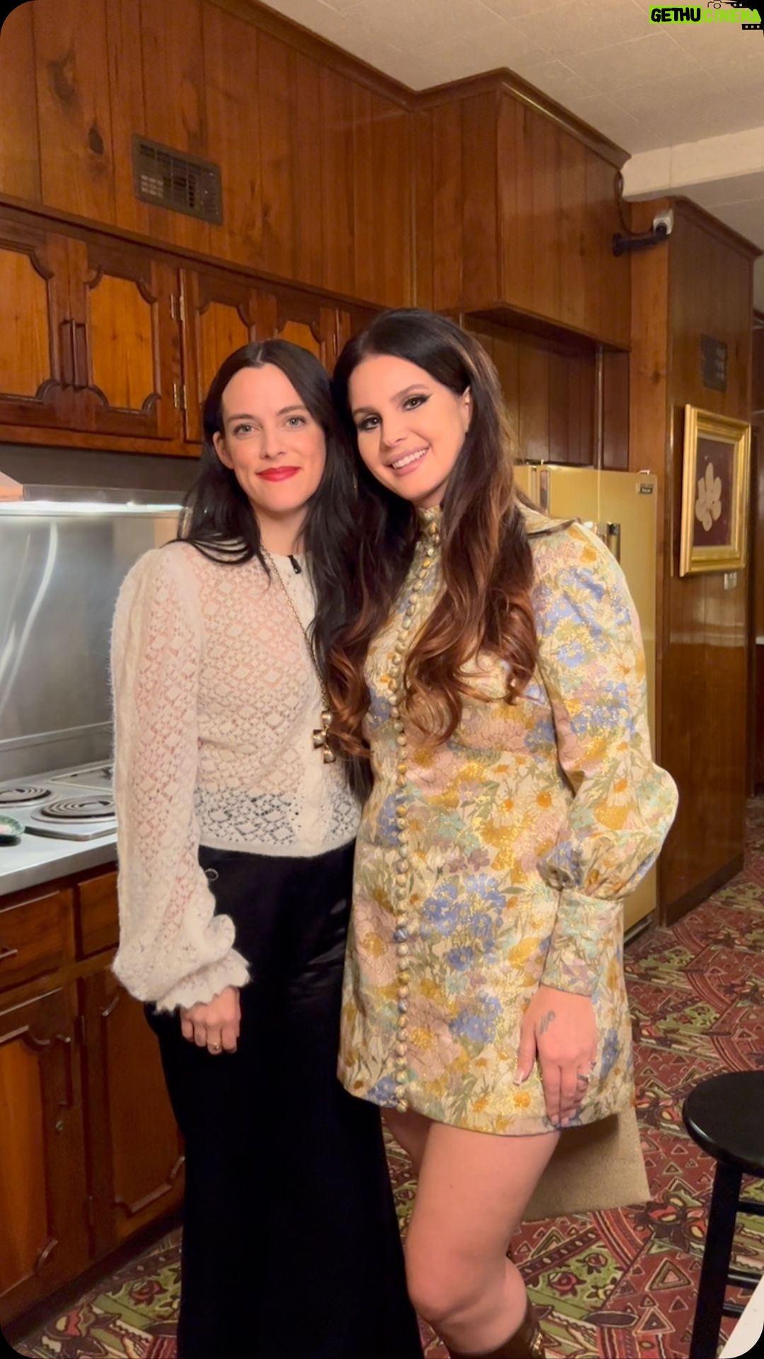 Lana Del Rey - 3.2 Million Likes - We’re Live !
@rileykeough