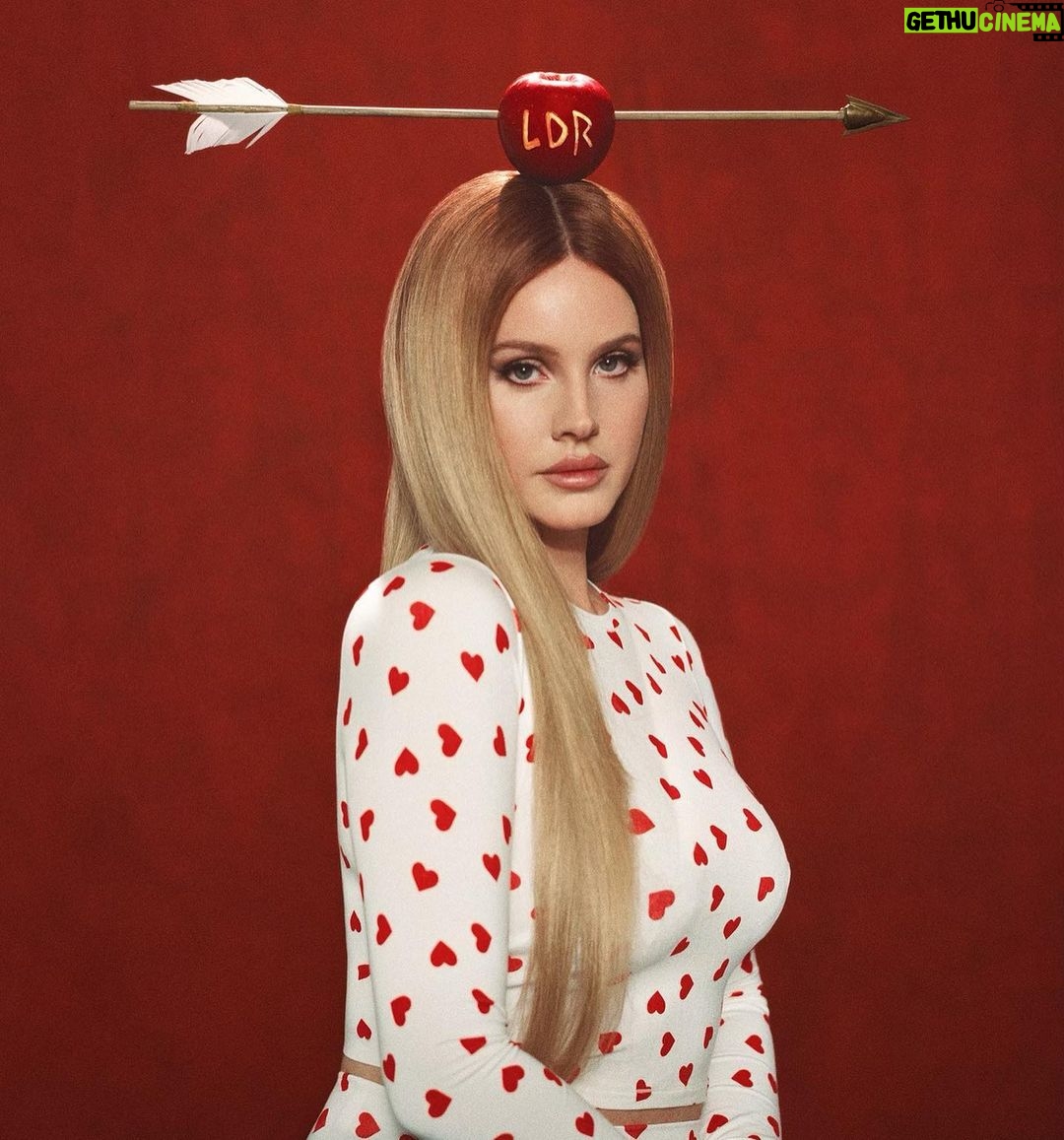 Lana Del Rey - 6.1 Million Likes - 𝓑𝓪𝓭 𝓪𝓷𝓭 𝓑𝓸𝓾𝓳𝓮𝓮
@skims