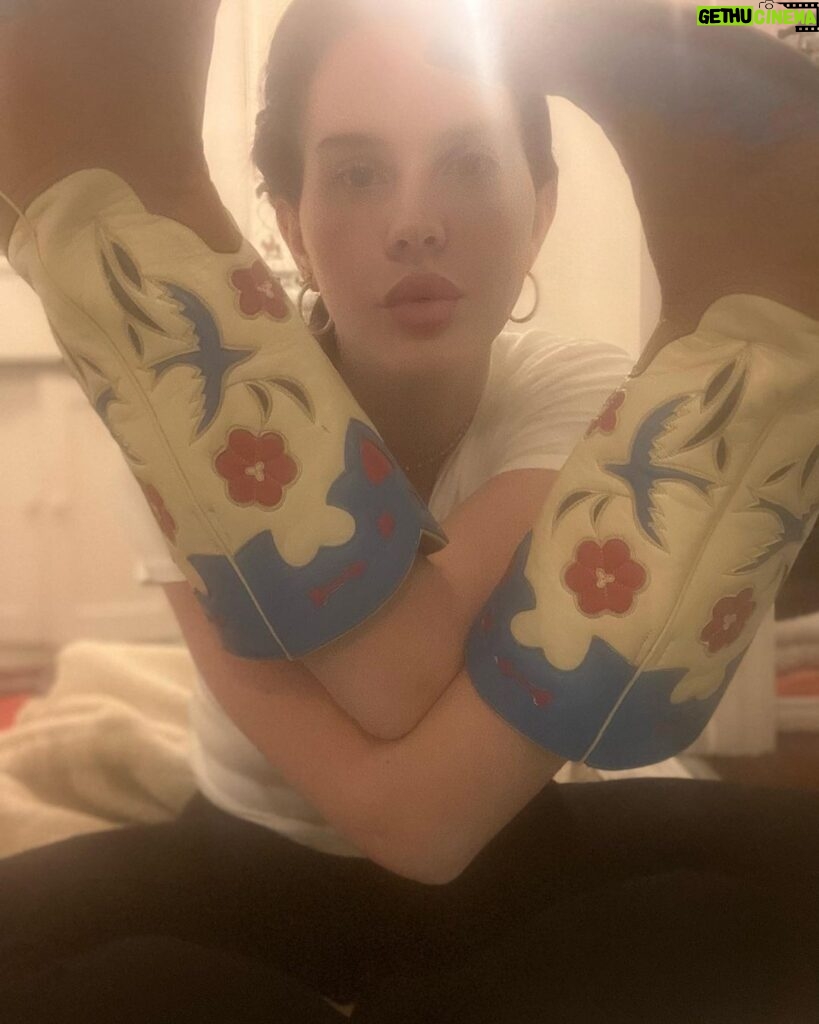 Lana Del Rey Instagram - CoreCore labels & the Lord Thank u for my beautiful presentsss