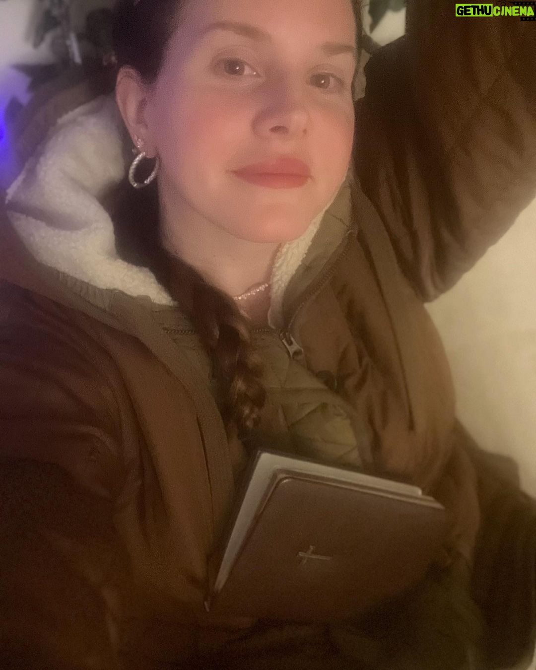 Lana Del Rey - 3.3 Million Likes - CoreCore
labels & the Lord
Thank u for my beautiful presentsss