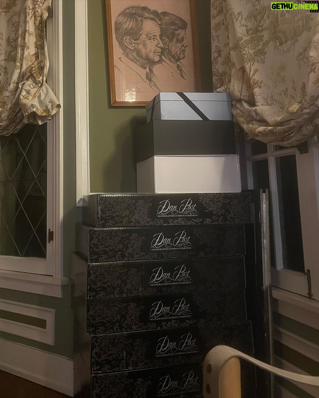 Lana Del Rey - 3.3 Million Likes - CoreCore
labels & the Lord
Thank u for my beautiful presentsss
