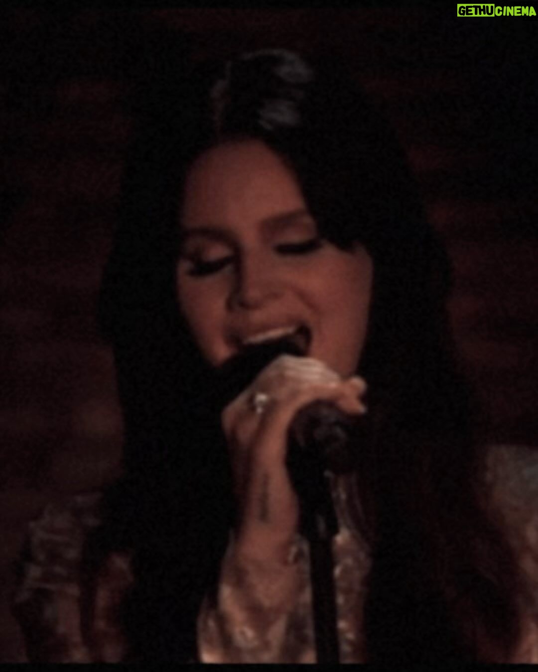 Lana Del Rey Instagram - @visitgraceland @itsbyronthomas @porctiasymone Singing at Graceland.