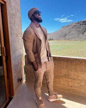 Lance Gross Instagram - In this order: 1.) Showin a lil leg🦵🏿. 2.) No Veneer Club 🦷. 3.) Max’n & relax’n 🧘🏿‍♂️. 4.) A Hot Date 🤎