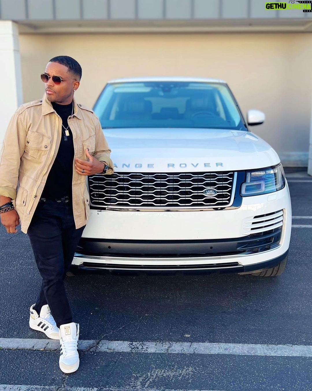 Larenz Tate Instagram - Control the mood. Ya dig! #VibrateHigher ✨