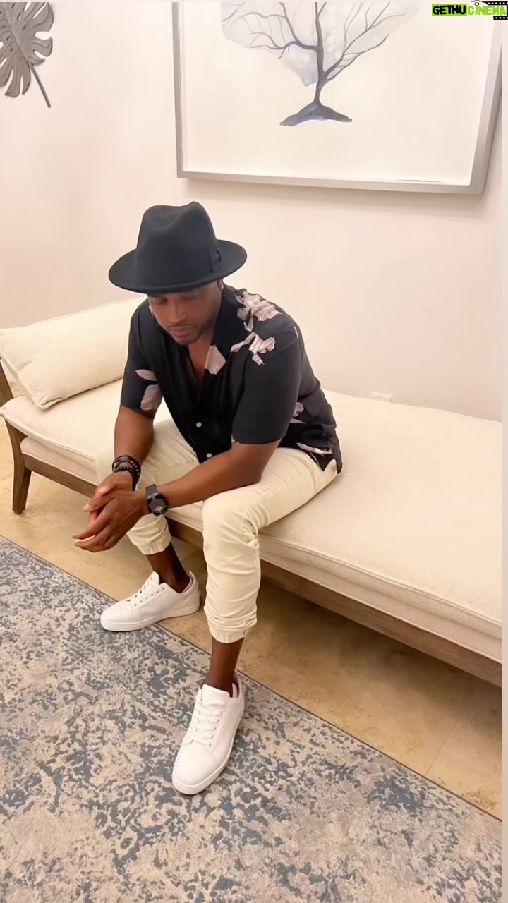 Larenz Tate - 56K Likes - Great things will come to you at the right time. You deserve it. Be patient and trust the process. Ya dig!
#BlessUp ✨