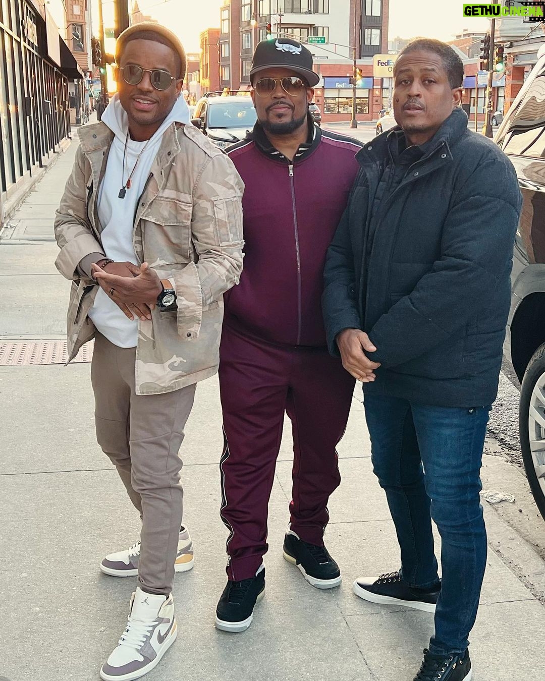 Larenz Tate - 94.5K Likes - Surround by Big Energy! Ya dig!
#BrotherlyLove 💪🏾🤜🏾🤛🏾🤎