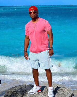 Larenz Tate Instagram - Some extra melanation on this vacation…ya dig! 🤎☀️
#Vacay 🌊🙌🏾