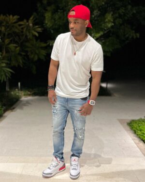 Larenz Tate Instagram - Focused on Improving…not proving myself. Ya dig! 
#LevelUp