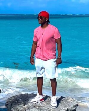 Larenz Tate Instagram - Some extra melanation on this vacation…ya dig! 🤎☀️
#Vacay 🌊🙌🏾