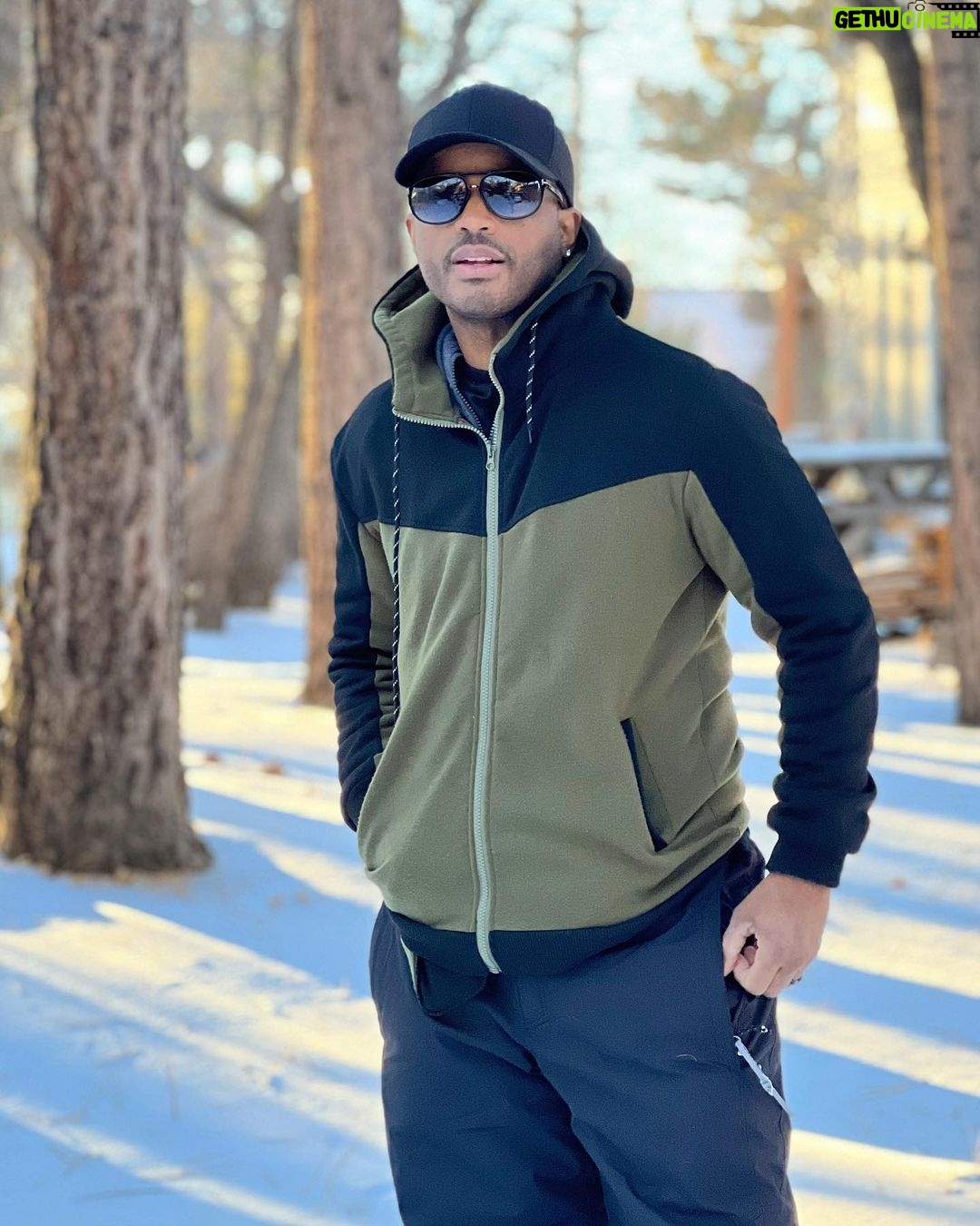 Larenz Tate Instagram - Cold World… ya dig! ❄️