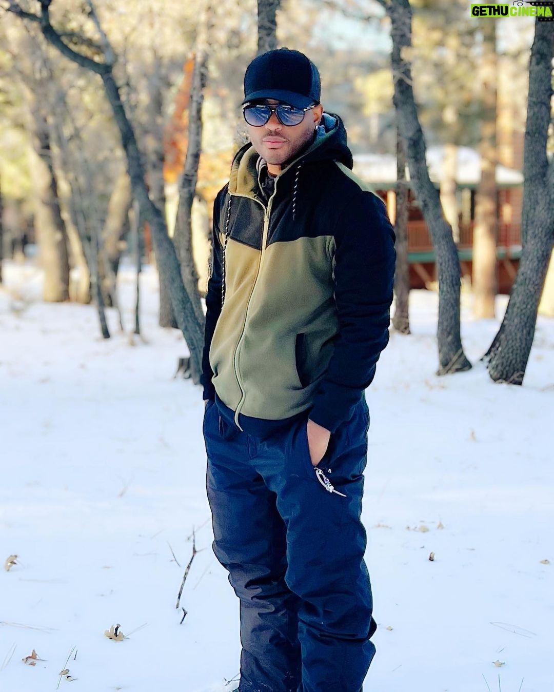 Larenz Tate Instagram - Cold World… ya dig! ❄️