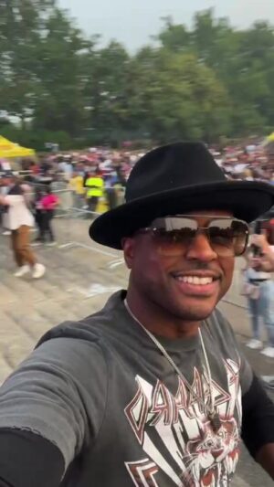 Larenz Tate Instagram - Celebrating community with Chicago legend @lupefiasco along with my bros @laron_tate & @lahmardtate at the @bubbawallace block party for @nascar in #Chicago at the @dusablemuseum !!! 

#BubbasBlockParty #NASCARPartner