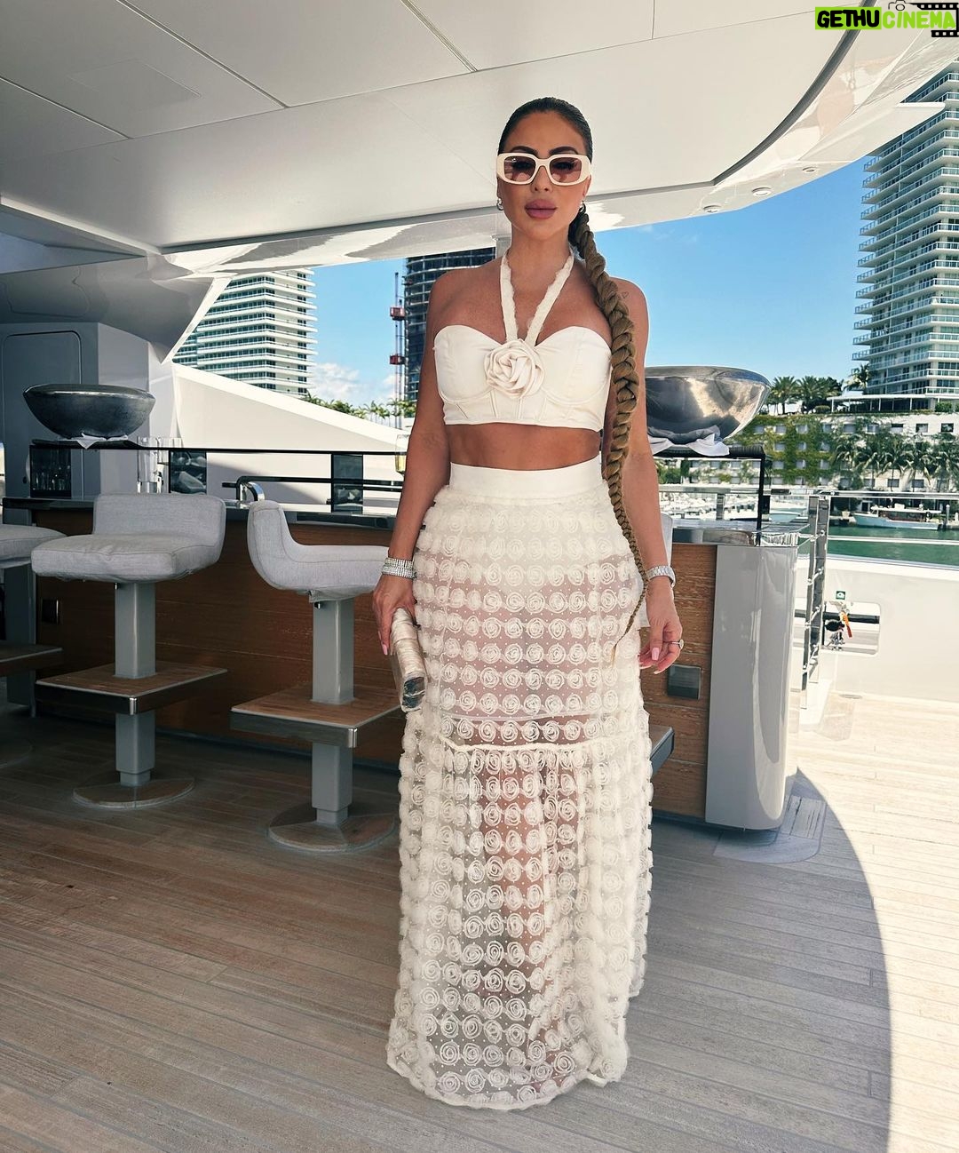 Larsa Pippen Instagram - Darling, I chase goals, not people. @forloveandlemons