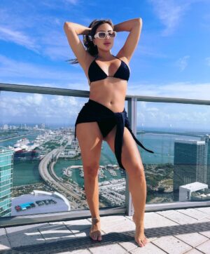 Larsa Pippen Instagram - Be yourself, there’s no one better 💙 swimsuit and wrap @prettylittlething